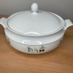 Royal Kent Staffordshire England Covered Casserole